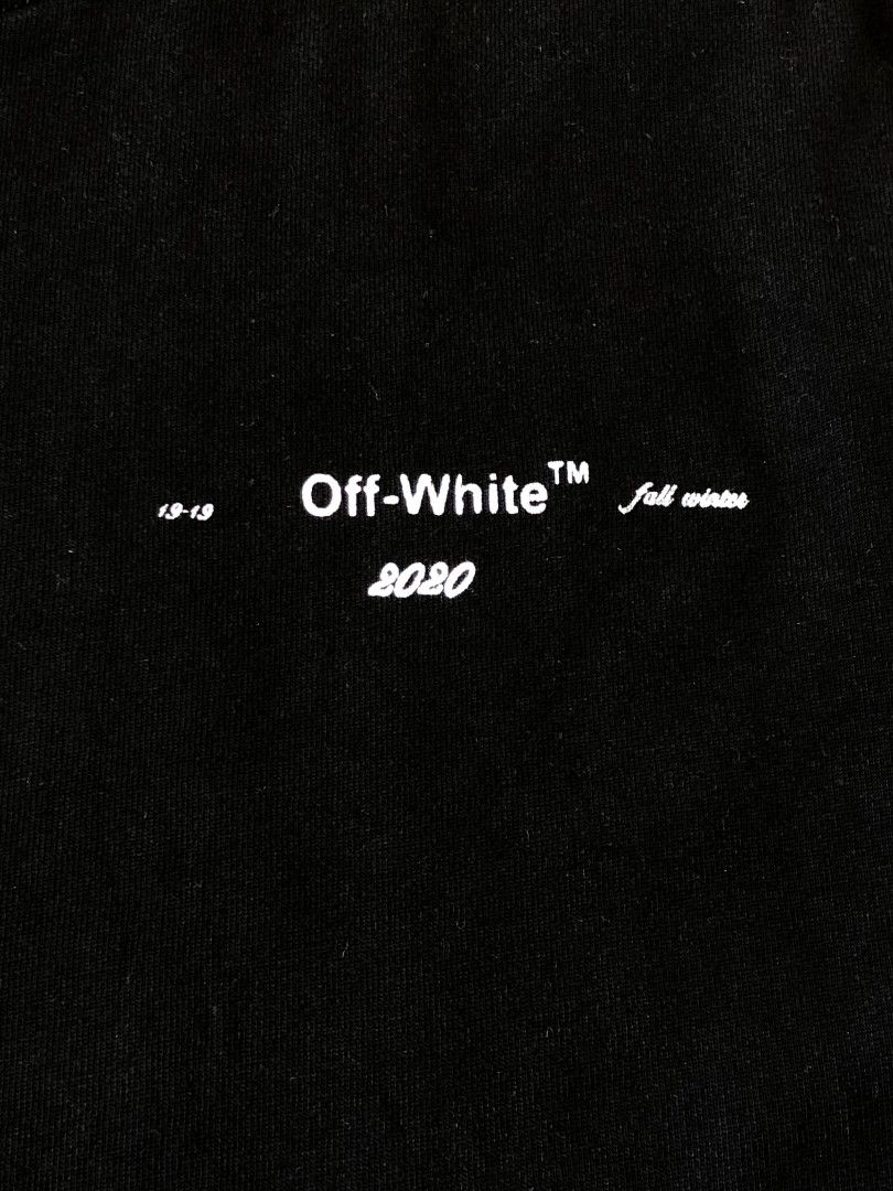 OFFWHITE LONGSLEEVE (Category: Coats, Jackets and Outerwear) located in Baybay. Submitted by dathrifted (Listing ID 1468359889, Image 2). Description: OFFWHITE LONGSLEEVE Width- 21.5 Length-30. 5 EXCELLENT CONDITION HONEST ISSUE: Hairline cracks on print design PM if Interested📩📩📩.