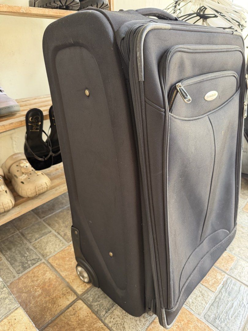 💯OG Samsonite Black Softside Rolling Suitcase XL capacity (Category: Luggage) located in Pasig City. Submitted by roxannecawaling (Listing ID 1468298092, Image 2). Description: ❗️For METRO MNLA buyers only 📍Pasig -29" height -expandable -OG samsonite -everything working -decluttering .