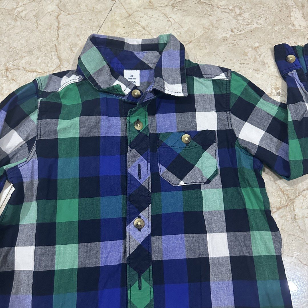 Old Navy Boys Plaid Button Down Shirt Size 3T (Category: Babies & Kids Fashion) located in Kawit. Submitted by wevibevintage (Listing ID 1468464767, Image 2). Description: - Brand: Old Navy - Size: 3T - Pattern: Classic green, blue, navy, and white plaid - Material: 97% cotton, 3% spandex for a comfortable stretch - Features: Long sleeves, collar, single chest pocket, and button cuffs - Condition: Excellent/Ready to wear.