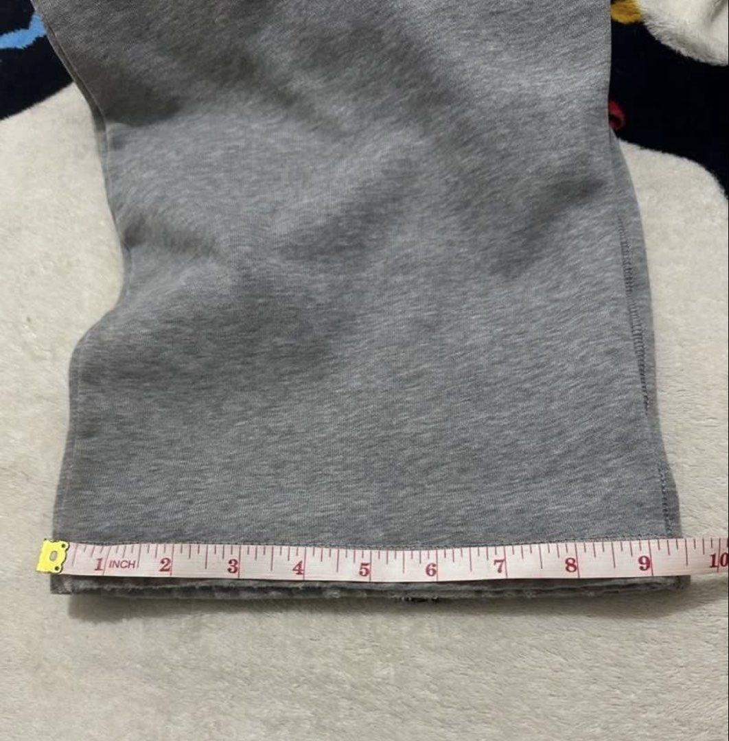 Old Navy Joggers (Category: Joggers) located in Lucena. Submitted by deklutter (Listing ID 1468351808, Image 2). Description: OldOld Navy Sweat Pants Color: Gray Size: 19 inches length: 40.5 inches Hem: 9.5 inches shipping via j&T.