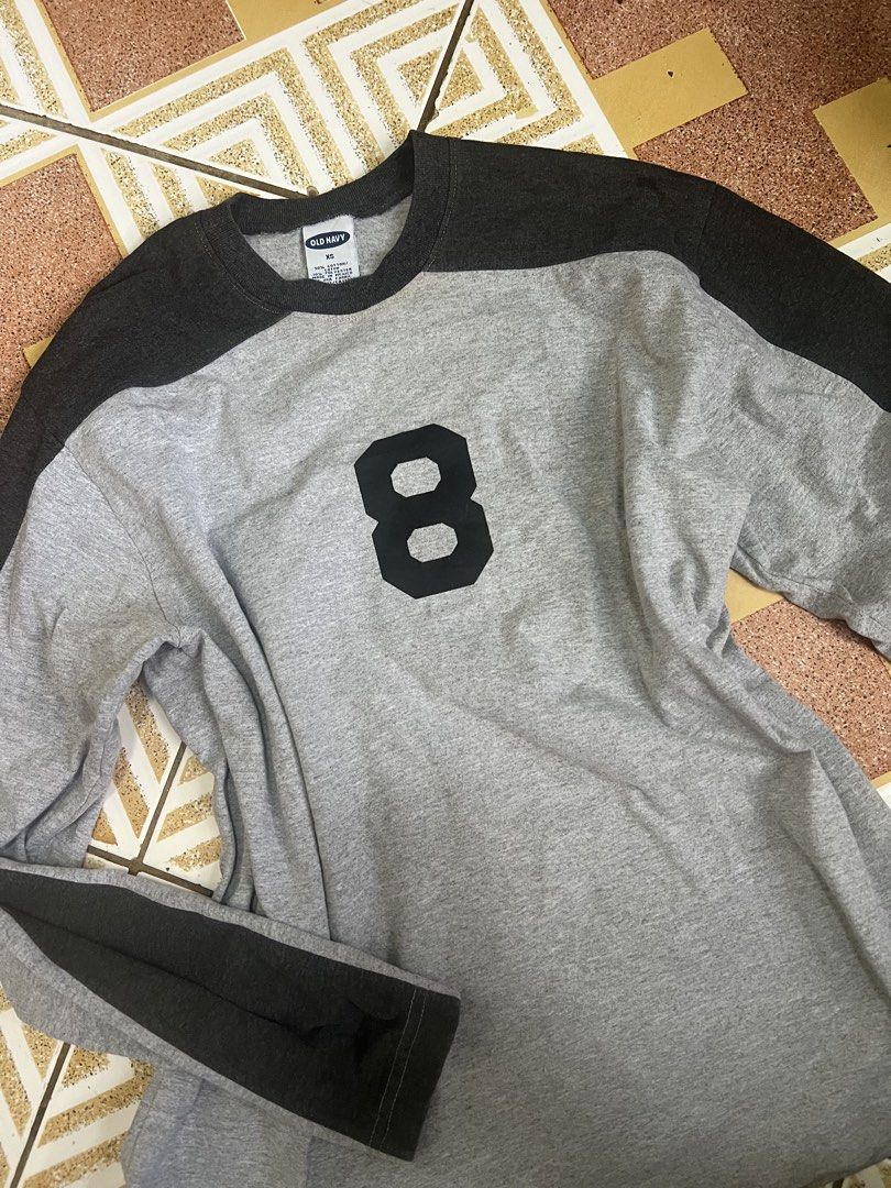OLD NAVY LONG SLEEVES small to med (Category: Longsleeves) located in Bacoor. Submitted by xoxojiyashop (Listing ID 1468316127, Image 1). Description: makapal tela orig old navy ! .