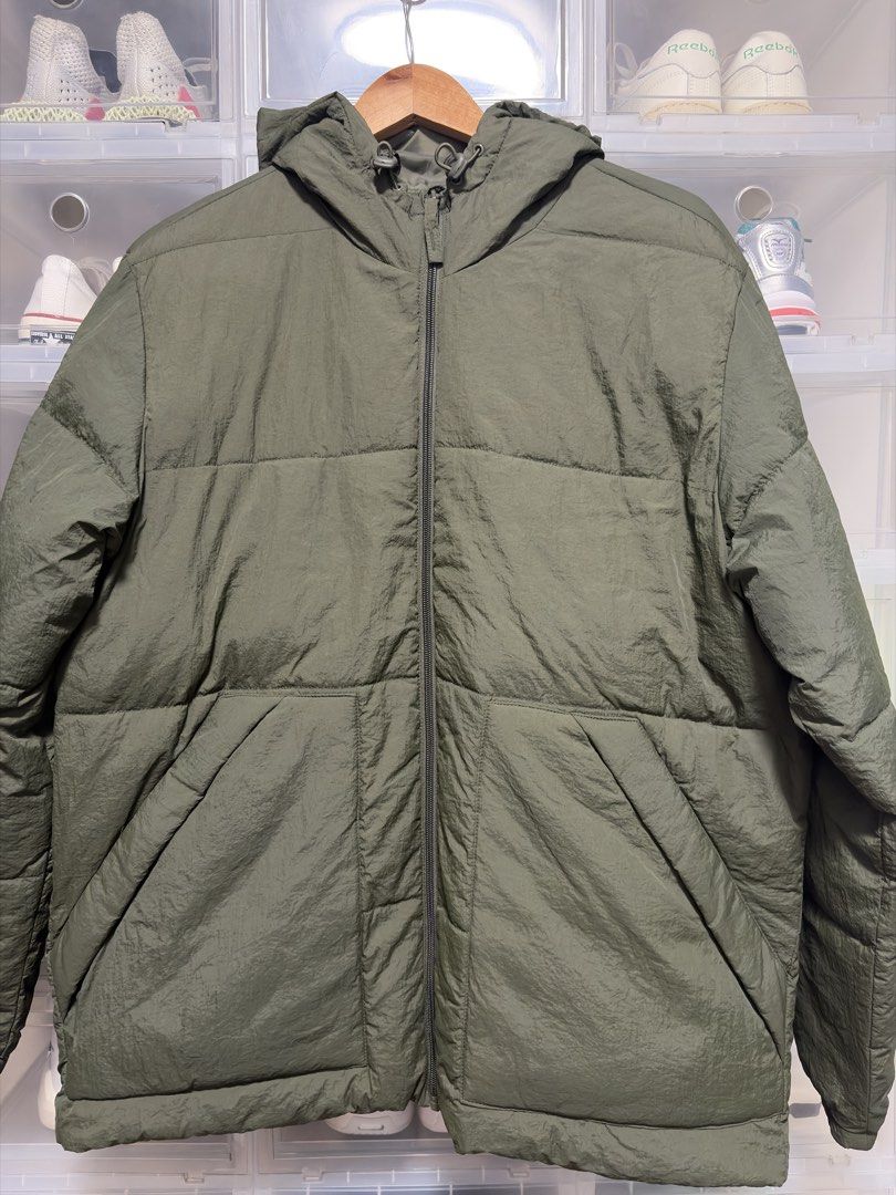 Old Navy Puffer Jacket (Category: Coats, Jackets and Outerwear) located in Muntinlupa City. Submitted by jhurrific (Listing ID 1468316562, Image 1). Description: Old Navy Puffer Jacket - Size: Large - Material: Water-Resistant *Payment First: Bank Transfer or GCash *Buyer handles and shoulders shipping.