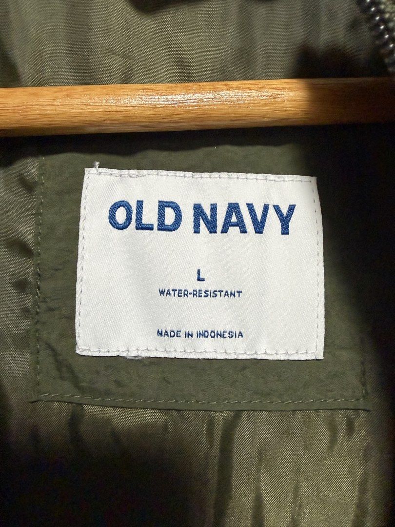 Old Navy Puffer Jacket (Category: Coats, Jackets and Outerwear) located in Muntinlupa City. Submitted by jhurrific (Listing ID 1468316562, Image 3). Description: Old Navy Puffer Jacket - Size: Large - Material: Water-Resistant *Payment First: Bank Transfer or GCash *Buyer handles and shoulders shipping.