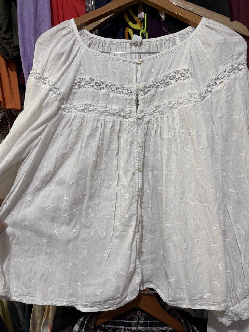 Old Navy White long sleeve button down blouse (Category: Longsleeves) located in Antipolo. Submitted by harlowwillow (Listing ID 1468292930, Image 3). Description: NO TO LOW BALLERS L ontag Needs to be steamed and rewash as preferred - Material: Lightweight cotton with subtle embroidered floral pattern - Sleeves: Long balloon sleeves with gathered cuffs - Details: Button-down front with small white buttons and lace trim inserts across the chest a