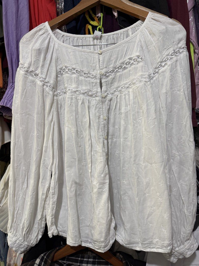 Old Navy White long sleeve button down blouse (Category: Longsleeves) located in Antipolo. Submitted by harlowwillow (Listing ID 1468292930, Image 2). Description: NO TO LOW BALLERS L ontag Needs to be steamed and rewash as preferred - Material: Lightweight cotton with subtle embroidered floral pattern - Sleeves: Long balloon sleeves with gathered cuffs - Details: Button-down front with small white buttons and lace trim inserts across the chest a