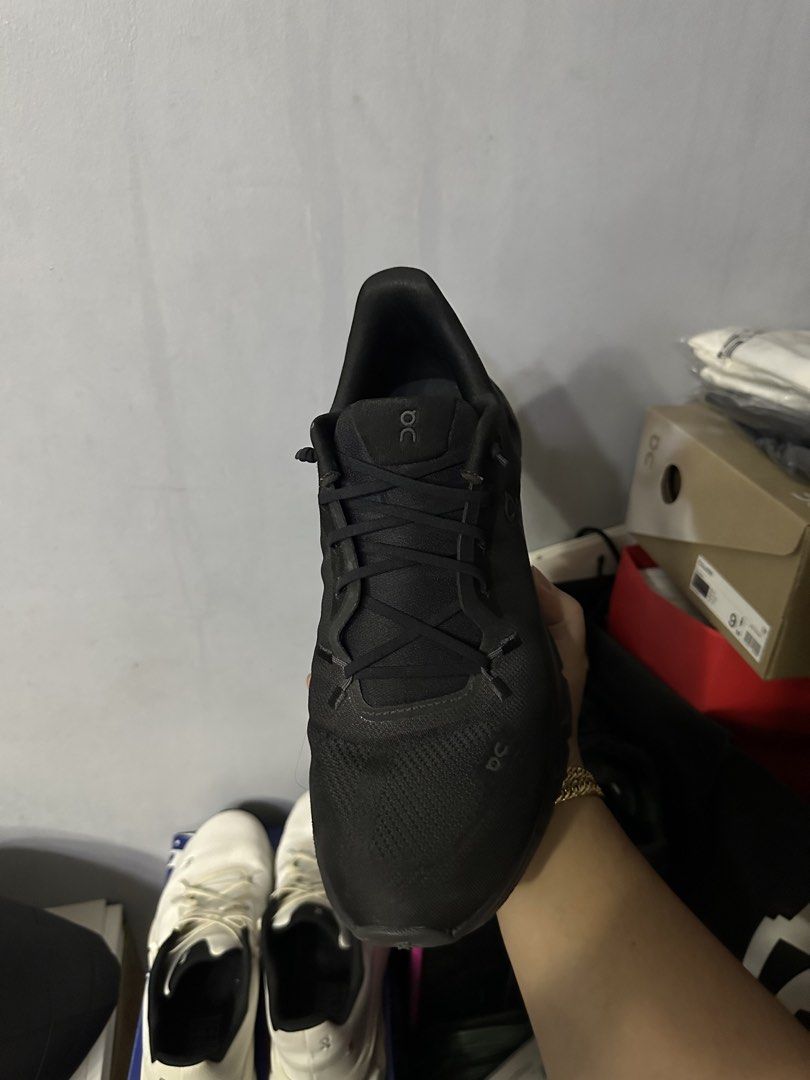 On Cloud Cloudtilt Black Eclipse (Category: Casual Shoes) located in Pasig City. Submitted by kekss (Listing ID 1468405774, Image 2). Description: SELLING on cloud cloudtilt black eclipse 7,000 + shipping FIRM PRICE size 9 mens used 5x only good condition PM ME🔑 peach & sable cainta pin location greenwoods village.
