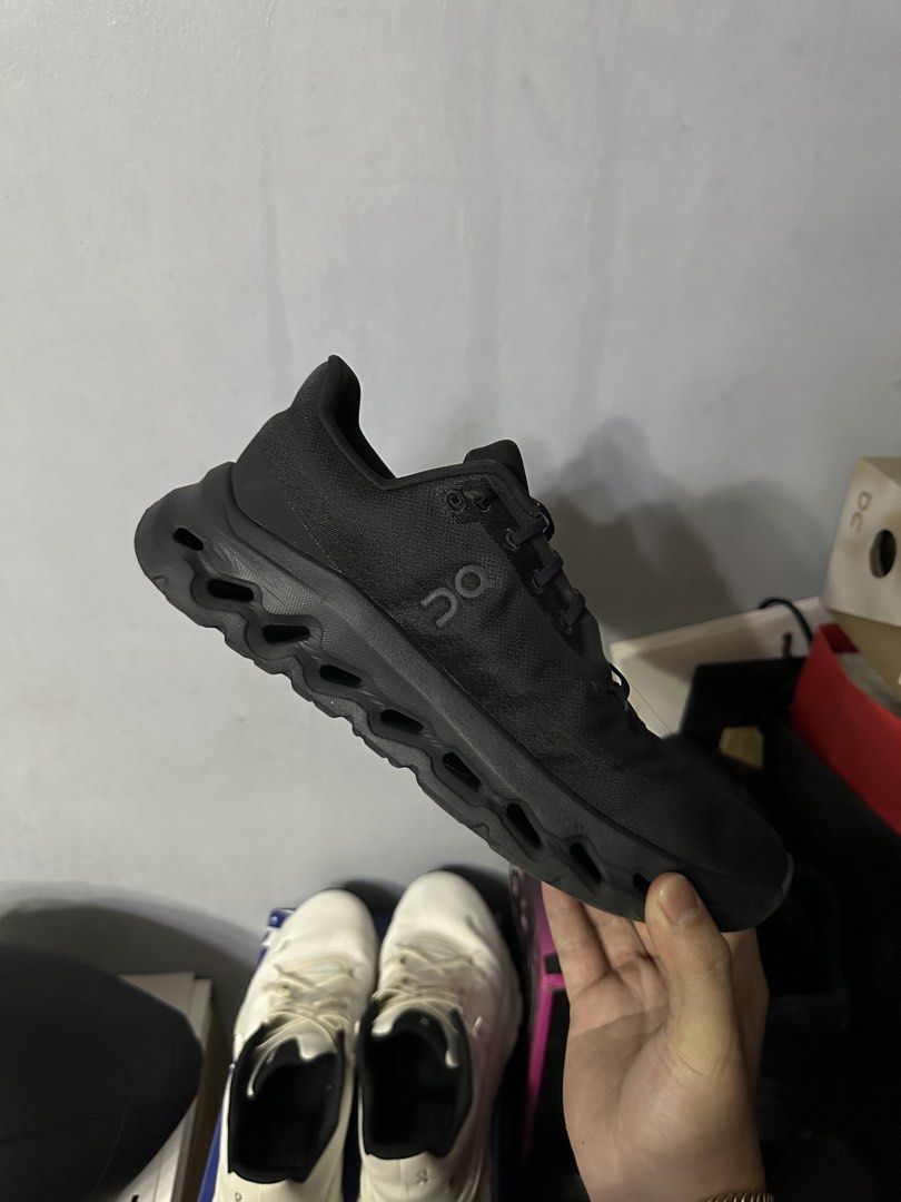 On Cloud Cloudtilt Black Eclipse (Category: Casual Shoes) located in Pasig City. Submitted by kekss (Listing ID 1468405774, Image 3). Description: SELLING on cloud cloudtilt black eclipse 7,000 + shipping FIRM PRICE size 9 mens used 5x only good condition PM ME🔑 peach & sable cainta pin location greenwoods village.