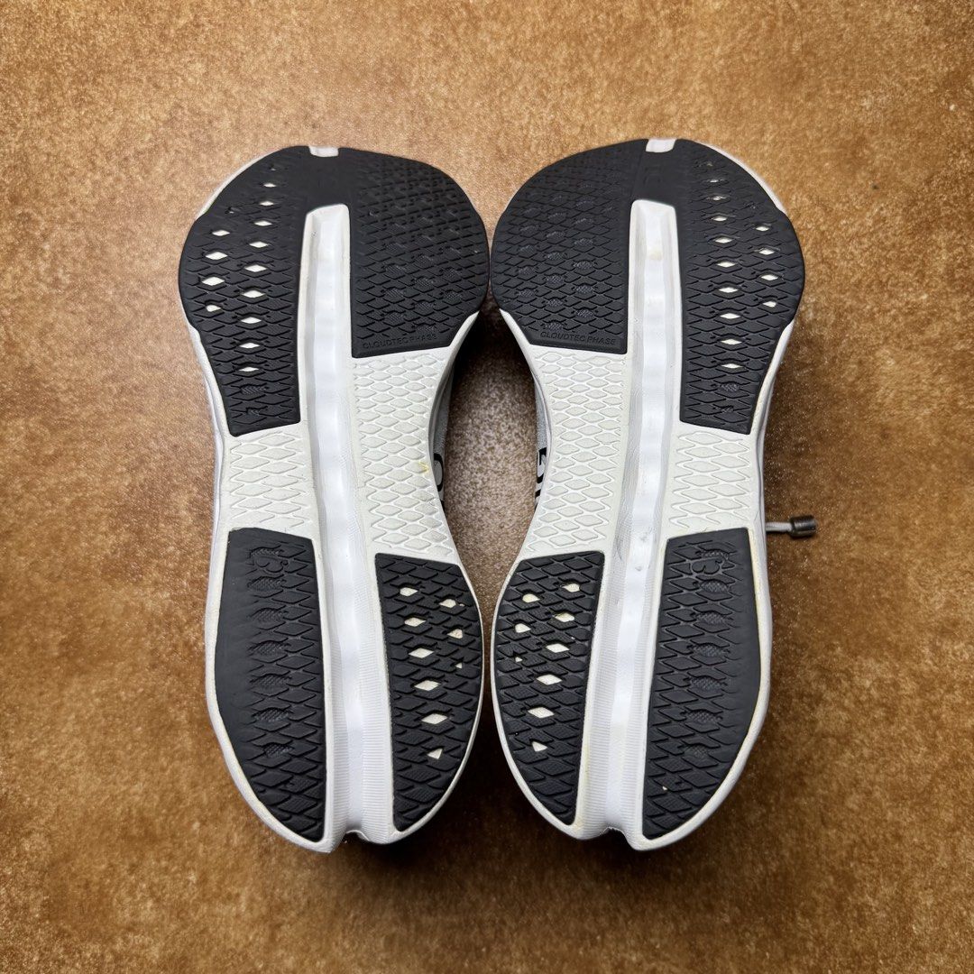 ON CLOUD SURFER NEXT (Category: Sneakers) located in Panabo. Submitted by shoerarefinds (Listing ID 1468287305, Image 2). Description: ÒÑ ÇŁÖÙÐ ŚÛŘFÈŘ ÑÈXȚ SIZE: CM 23 / EURO 37 / US 6 womens Goood Condition, scratches on tip part LOCATION: PANABO CITY, DAVAO DEL NORTE, 8105 2200 FREESHIPPING.
