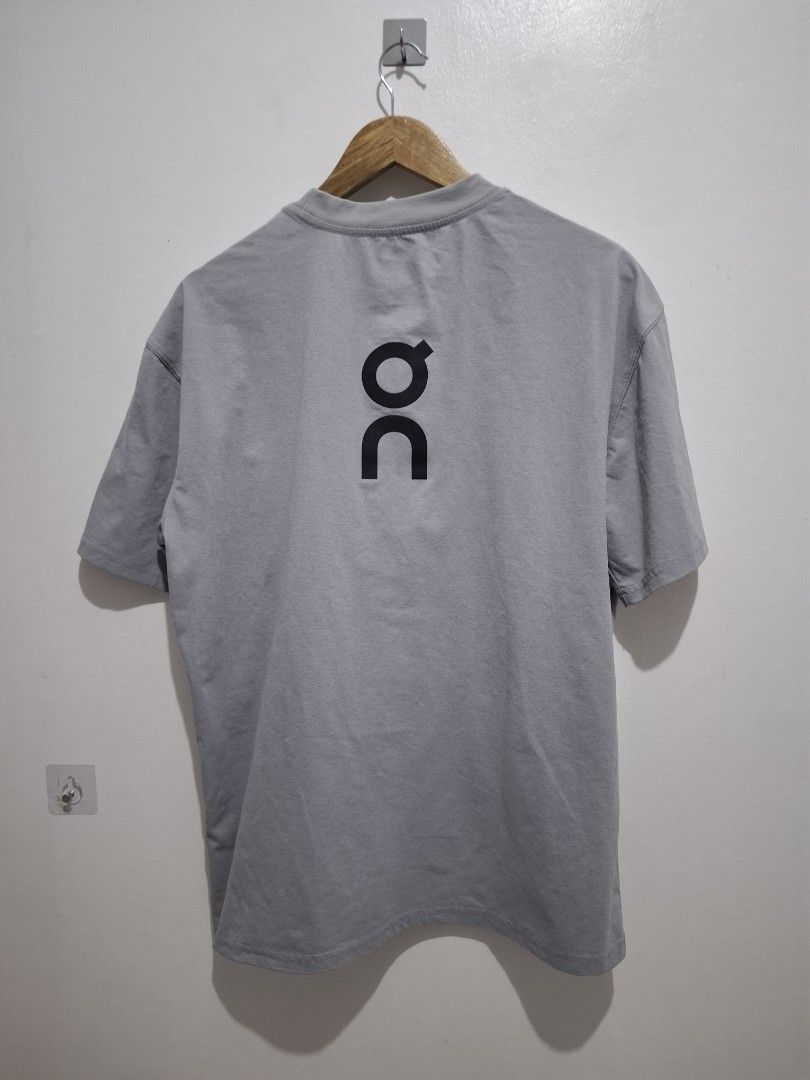 On cloud tee size large (Category: Tshirts & Polo Shirts ) located in Tarlac. Submitted by christopher.24 (Listing ID 1468315611, Image 2). Description: excellent condition legit.