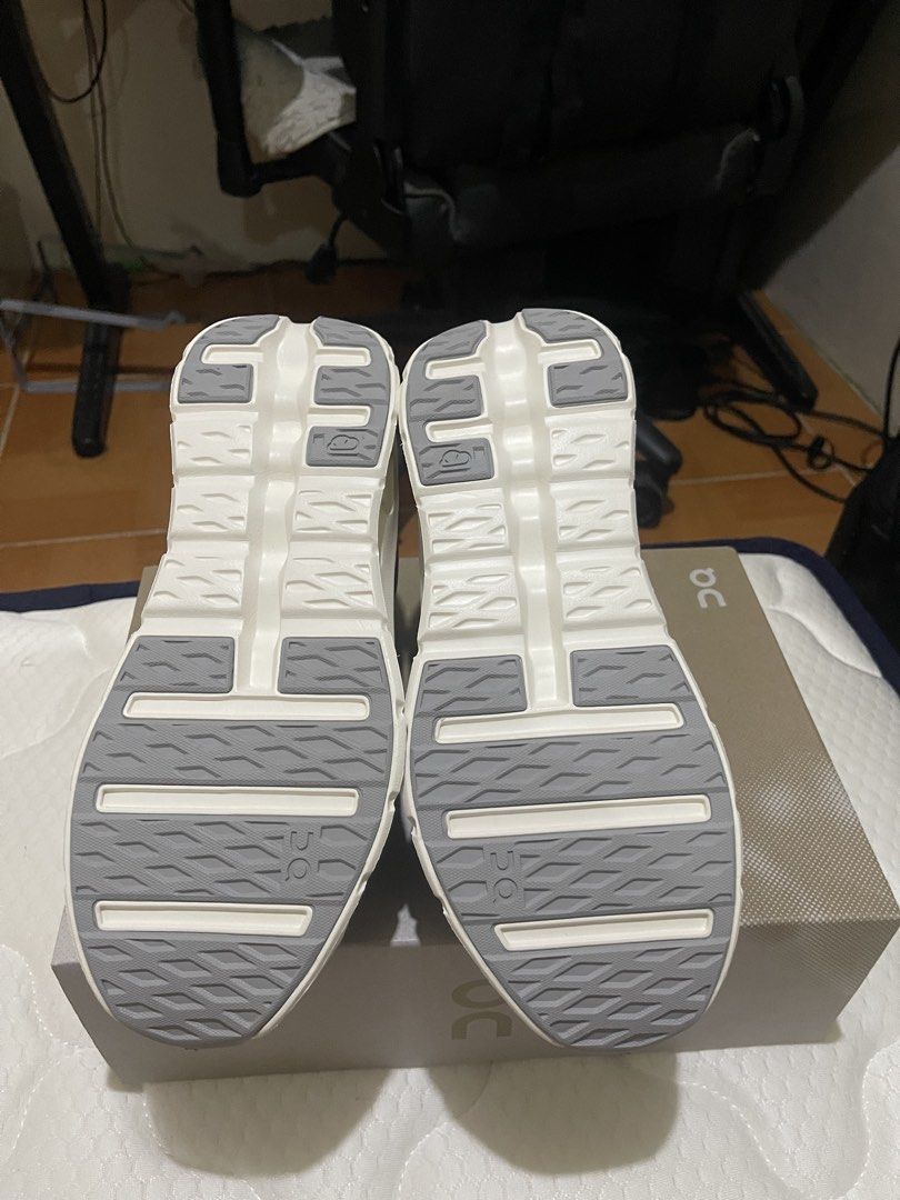 On Cloudtilt Arc Alloy Ivory Men US 10 (Category: Sneakers) located in Caloocan City. Submitted by deocampoer61300 (Listing ID 1468478926, Image 3). Description: - Model: On Cloudtilt Arc Alloy / Ivory - Size: Men's US 10 / EU 44 / UK 9.5 - Condition: Brand new, unworn BELOW SRP! Negotiable - Inclusions: Original box and cardboard shoe inserts.