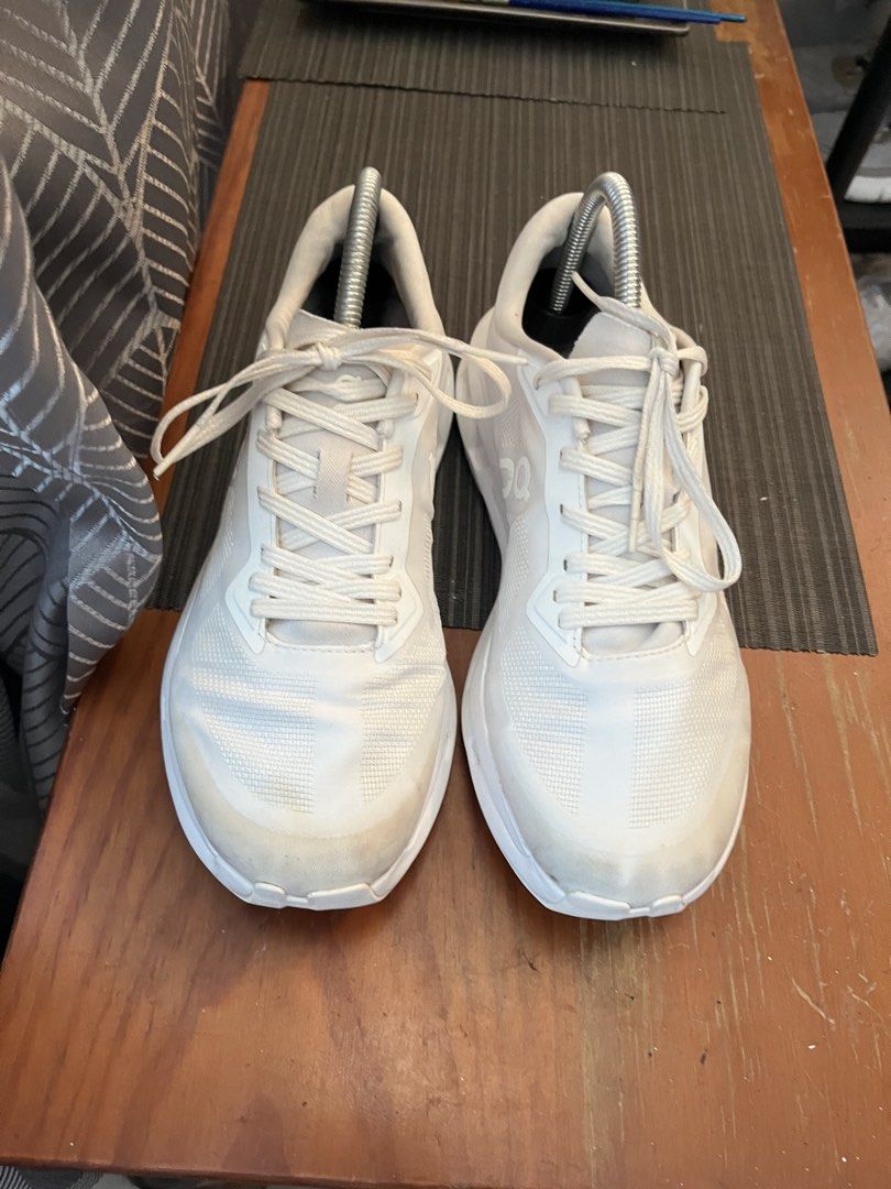 On Cloudzone white (Category: Sneakers) located in Las Pinas. Submitted by deepsouthe (Listing ID 1468344086, Image 3). Description: On Cloudzone white M7.5, W8.5-9, 7uk, 40.5eu, 25.5cm VG condition, no box Legit pair Php4,299 plus sf Las Pinas area .