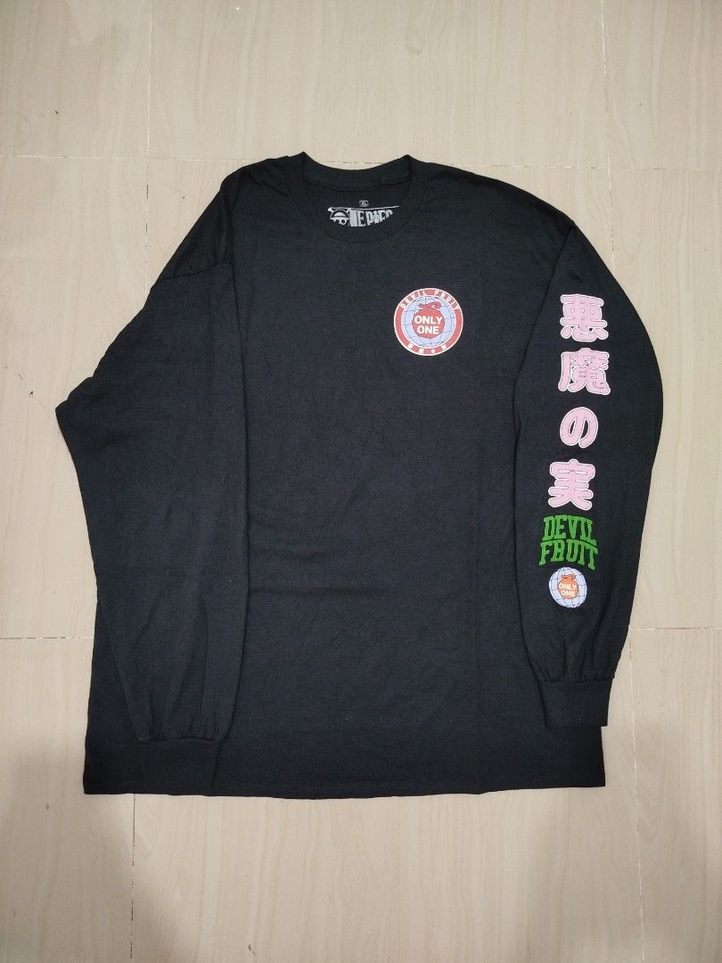 One Piece Devil Fruit Long Sleeve (Category: Coats, Jackets and Outerwear) located in Aroroy. Submitted by dr0p-a-dr1p (Listing ID 1468331053, Image 1). Description: Width: 23 Length: 28 - Official One Piece anime merchandise by Ripple Junction & BoxLunch - Size: XL - Color: Black - Material: 100% cotton (Made in Nicaragua) - Features: Devil fruit graphics on chest, sleeve, and back - Condition: Excellent, no major flaws or wear on fabric.