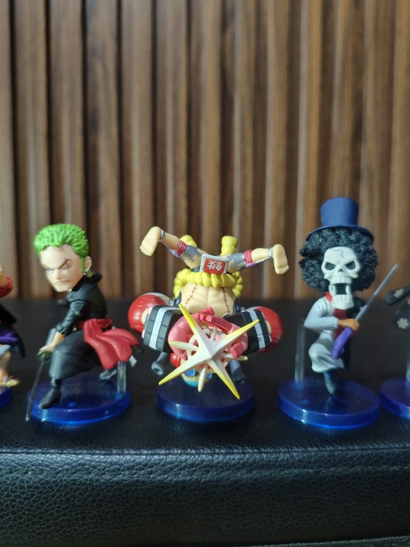 One Piece Straw Hat Crew WCF (Category: Figurines & Statues) located in Obando. Submitted by welhaseyo (Listing ID 1468440169, Image 3). Description: - Complete set of 10 One Piece Wano Country mini figures (Luffy, Zoro, Sanji, Chopper, Nami, Usopp, Jinbe, Franky, Brook, Robin) - Each figure comes mounted on a blue circular base with a support stand - Stands a few inches tall with detailed paintwork on outfits and dynamic poses - Perfect shelf di