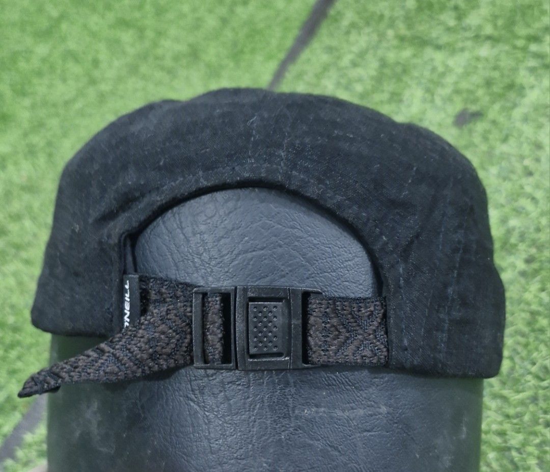 Oneill 5 panel cap (Category: Caps & Hats) located in Pili. Submitted by the_g_thrift (Listing ID 1468399636, Image 2). Description: adult excellen5 conditon need wash only.