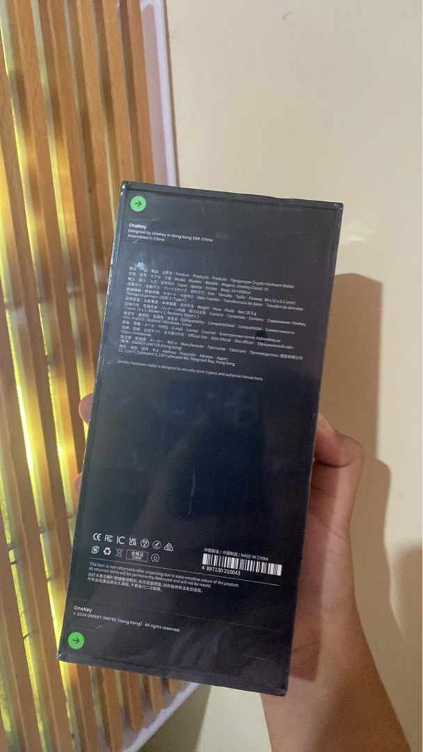 Onekey Classic 1S Crypto Hardware Wallet (Category: Other Mobile & Gadget Accessories) located in Pasay City. Submitted by jimbethcer22999 (Listing ID 1468300649, Image 2). Description: ✨ONHAND AVAILABLE✨ OneKey Classic 1S Crypto Hardware Wallet Brandnew sealed nag iisa lang! 4k only! ready to pick up/lalamove PM PM PM PM!🫡💯.
