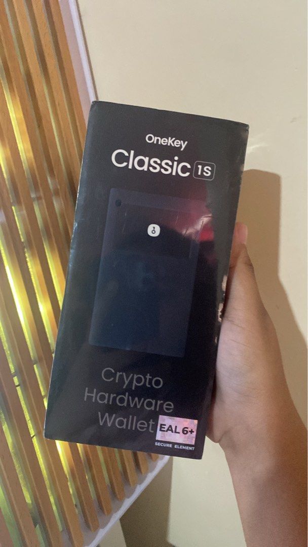 Onekey Classic 1S Crypto Hardware Wallet (Category: Other Mobile & Gadget Accessories) located in Pasay City. Submitted by jimbethcer22999 (Listing ID 1468300649, Image 1). Description: ✨ONHAND AVAILABLE✨ OneKey Classic 1S Crypto Hardware Wallet Brandnew sealed nag iisa lang! 4k only! ready to pick up/lalamove PM PM PM PM!🫡💯.