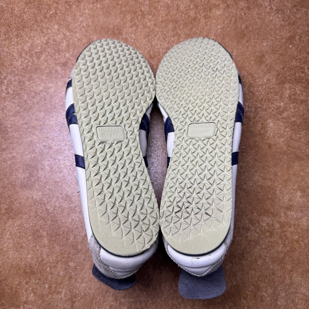 ONITSUKA TIGER (Category: Sneakers) located in Panabo. Submitted by shoerarefinds (Listing ID 1468347308, Image 2). Description: Onits “peacoat” (2) SIZE: CM 26 / EURO 41.5 / US 8 Excellent Condition, minimal scratches and heel drag LOCATION: PANABO CITY, DAVAO DEL NORTE, 8105 2600 FREESHIPPING .