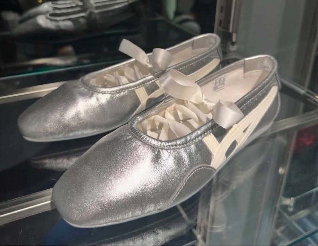 Onitsuka Tiger Gymnarina Silver (Category: Sneakers) located in Cavite. Submitted by casadeukay (Listing ID 1468451862, Image 2). Description: - Brand/Model: Onitsuka Tiger Gymnarina - Color: Metallic Silver with classic side stripes - Size: Women's US 6.5 / EUR 37.5 / UK 4.5 / 23.5 cm - Condition: Worn twice, practically untouched and super clean - Inclusions: Original box, paper stuffing, and sealed extra set of ribbon laces.