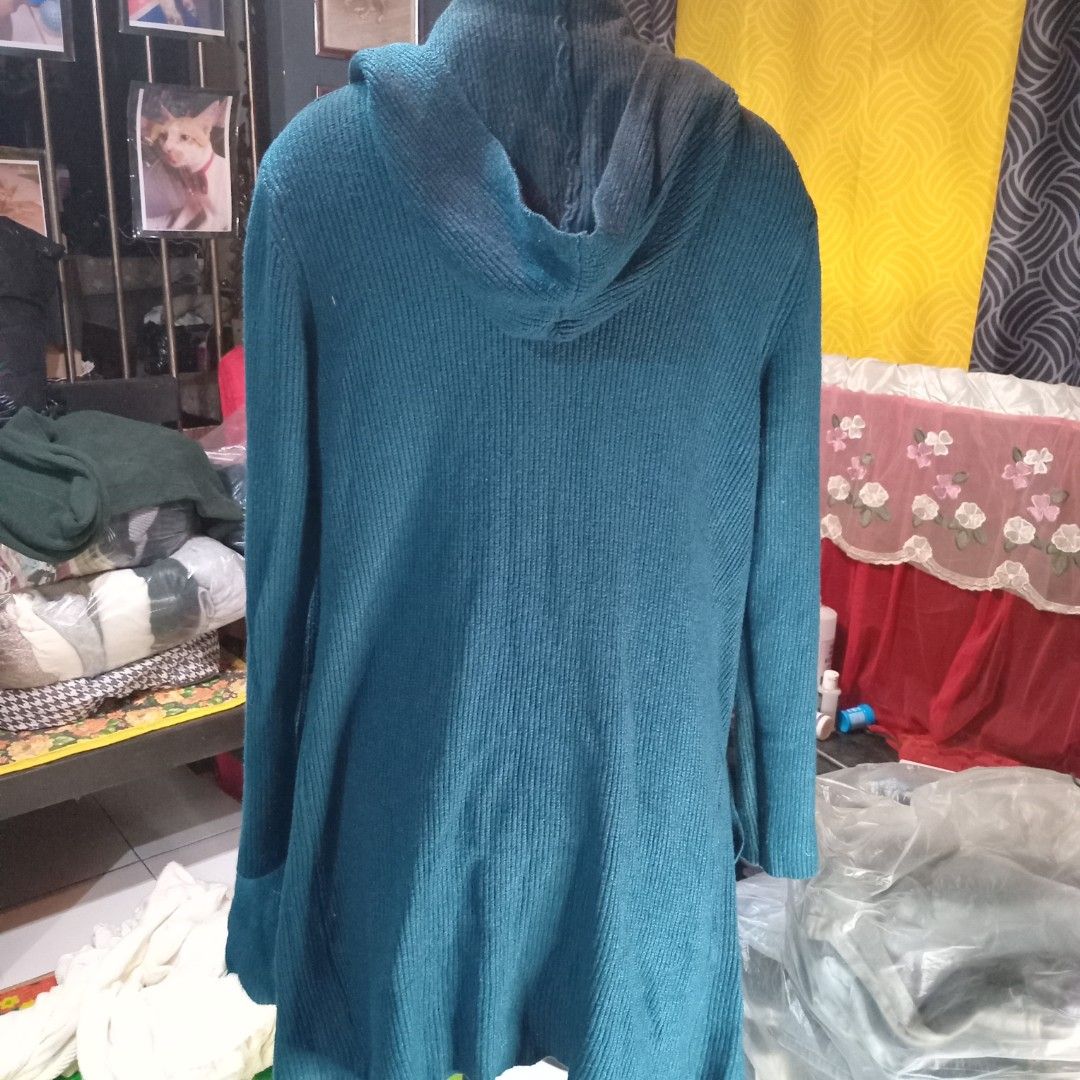 Open hoodie cardigan (Category: Coats, Jackets and Outerwear) located in Angono. Submitted by thrifted.fashionshop (Listing ID 1468474155, Image 2). Description: Fit - XL *hoodie *2 pocket *blue green color <COLORS MAY VARY DUE TO LIGHTING> MOP : Gcash only COURIER : Jnt / Lalamove REMINDER : Shipping fee ay hindi kasama sa presyo ng item.
