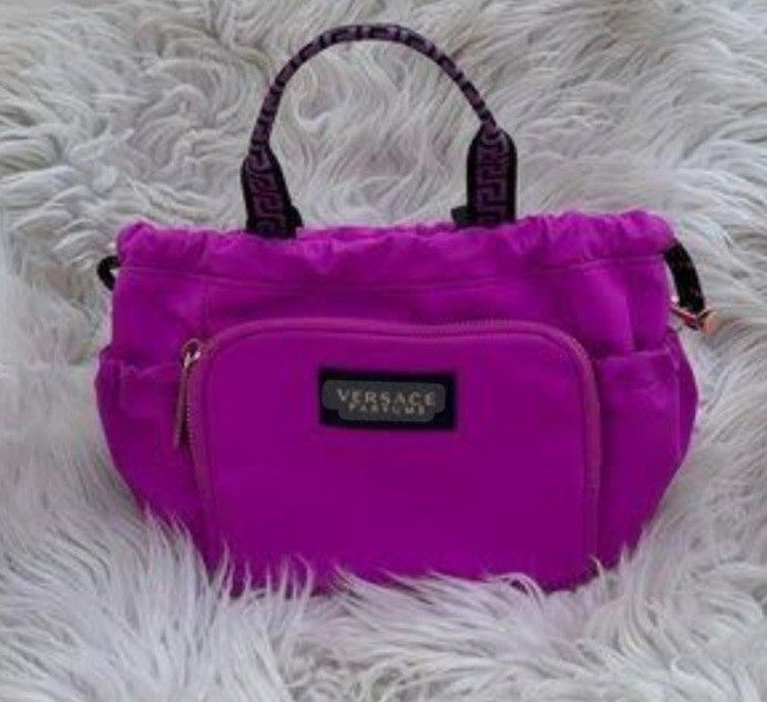 Orig Versace Handbag (Category: Purses & Pouches) located in Lemery. Submitted by bgv02 (Listing ID 1468399078, Image 1). Description: brand new, no issue super cute sa personal.