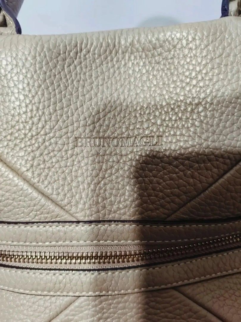 Original Bruno Magli (Category: Shoulder Bags) located in Cabuyao City. Submitted by secondhand.shop.ph (Listing ID 1468443994, Image 3). Description: Sale❗️Sale❗️Sale❗️ Original BRUNO MAGLI Almost new Medium-Large Pure genuine leather 📌First to pay!.