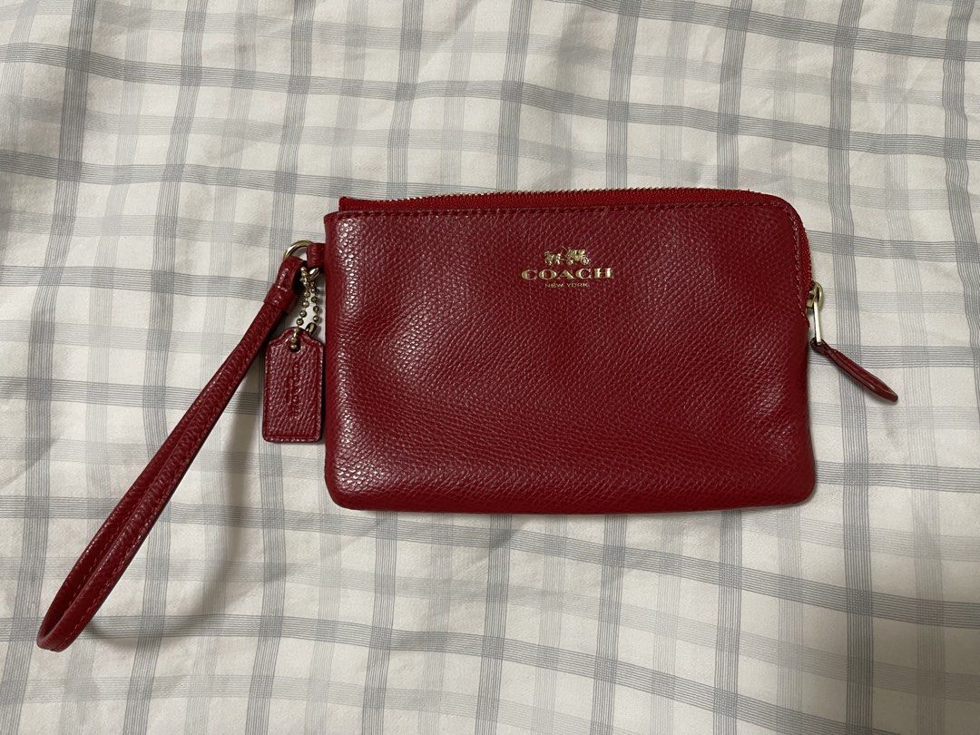 Original Coach Wristlet (Category: Purses & Pouches) located in Bacoor. Submitted by prelovediswelloved (Listing ID 1468327641, Image 2). Description: Original Coach Wristlet like new 9.5 rate.