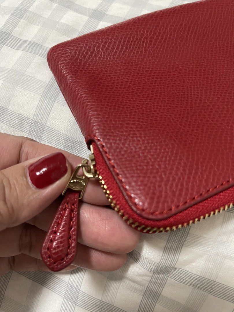 Original Coach Wristlet (Category: Purses & Pouches) located in Bacoor. Submitted by prelovediswelloved (Listing ID 1468327641, Image 3). Description: Original Coach Wristlet like new 9.5 rate.