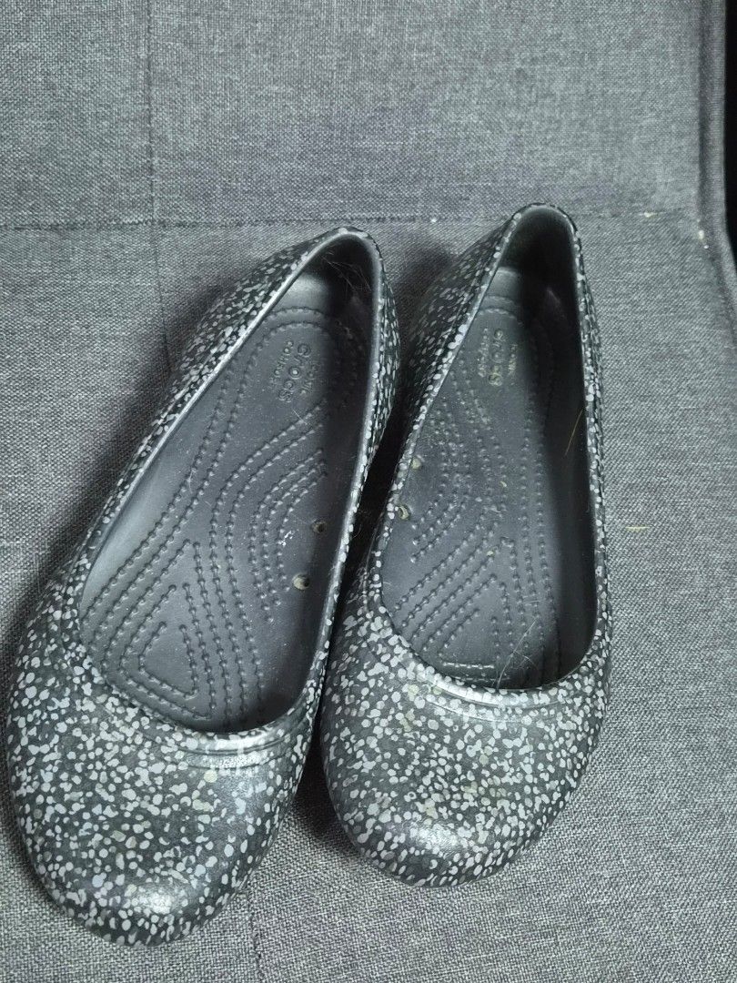 Original Crocs US5 (Category: Sandals) located in Quezon City. Submitted by clutterthings_ (Listing ID 1468391623, Image 1). Description: as is.