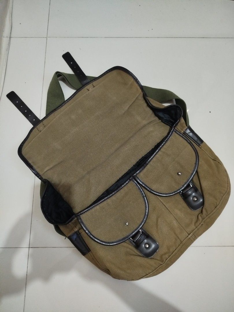ORIGINAL FRED PERRY SLING BAG 📍 (Category: Sling Bags) located in Naga. Submitted by jea1991 (Listing ID 1468366572, Image 3). Description: check photo for the issue ‼️authentic.