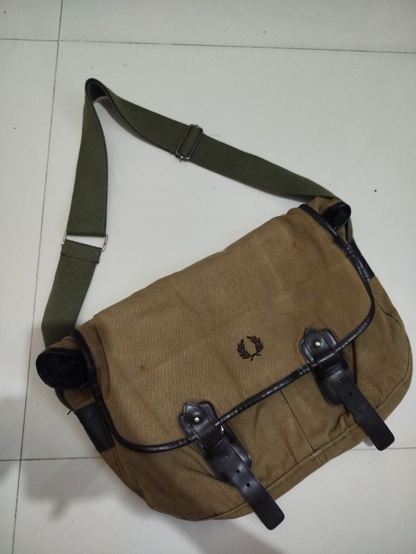 ORIGINAL FRED PERRY SLING BAG 📍 (Category: Sling Bags) located in Naga. Submitted by jea1991 (Listing ID 1468366572, Image 1). Description: check photo for the issue ‼️authentic.