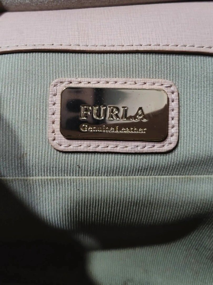 Original Furla Bag (Category: Shoulder Bags) located in Cabuyao City. Submitted by secondhand.shop.ph (Listing ID 1468443238, Image 3). Description: Sale❗Sale❗Sale❗ ₱1,899 Original FURLA small Pure saffiano genuine leather 📌 provided metal chain strap, 📌First to pay!.