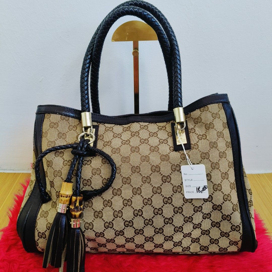 Original GuCCI shoulder bag (Category: Shoulder Bags) located in Mexico. Submitted by indaymurayta888 (Listing ID 1468428501, Image 1). Description: 100% ORIGINAL / AUTHENTIC Money back Guarantee if proven Fake!! 💯Japan Preloved ✅Excellent Condition 🍀 Rank A 9/10 ✅ Bag Only with provided dustbag ✅Shipping Nationwide/ International 📌For Order and Inquirers Please Message Us Directly 📱09649977820 📌Kindly check the photos bellow upon Ordering f