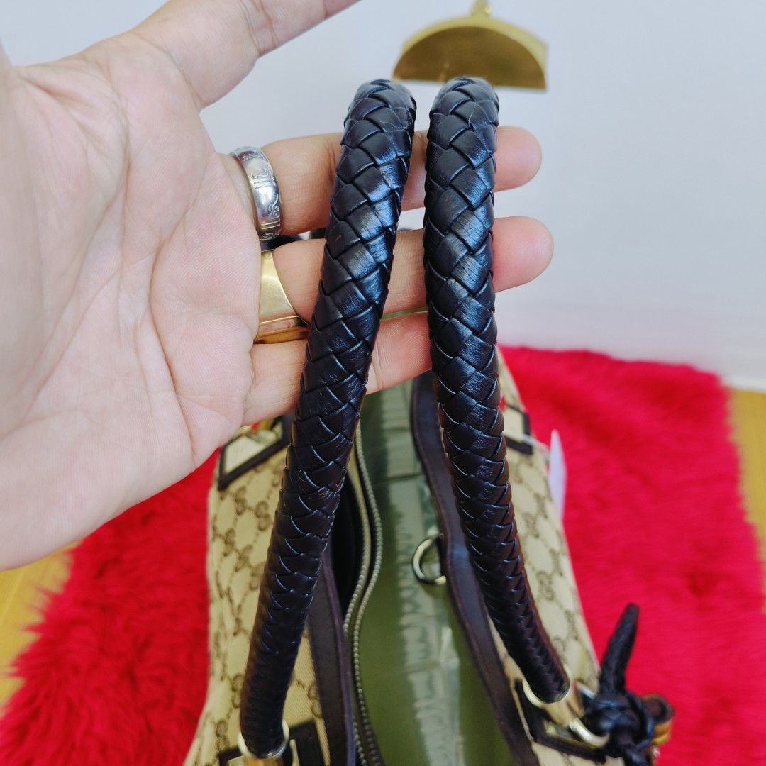 Original GuCCI shoulder bag (Category: Shoulder Bags) located in Mexico. Submitted by indaymurayta888 (Listing ID 1468428501, Image 3). Description: 100% ORIGINAL / AUTHENTIC Money back Guarantee if proven Fake!! 💯Japan Preloved ✅Excellent Condition 🍀 Rank A 9/10 ✅ Bag Only with provided dustbag ✅Shipping Nationwide/ International 📌For Order and Inquirers Please Message Us Directly 📱09649977820 📌Kindly check the photos bellow upon Ordering f