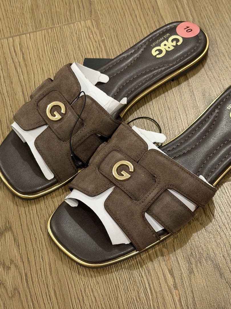 Original Guess (Category: Flats & Sandals) located in Orani. Submitted by lovely.items1983 (Listing ID 1468383821, Image 2). Description: 2 pair size 10.