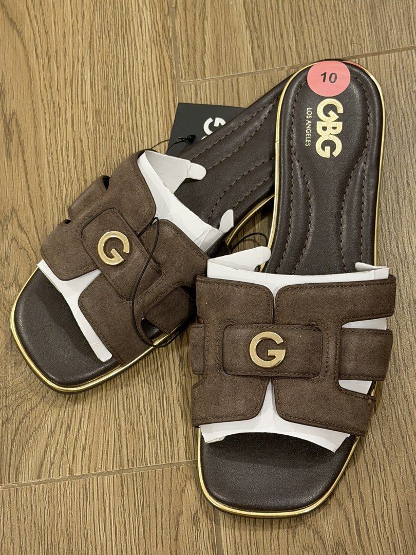 Original Guess (Category: Flats & Sandals) located in Orani. Submitted by lovely.items1983 (Listing ID 1468383821, Image 3). Description: 2 pair size 10.