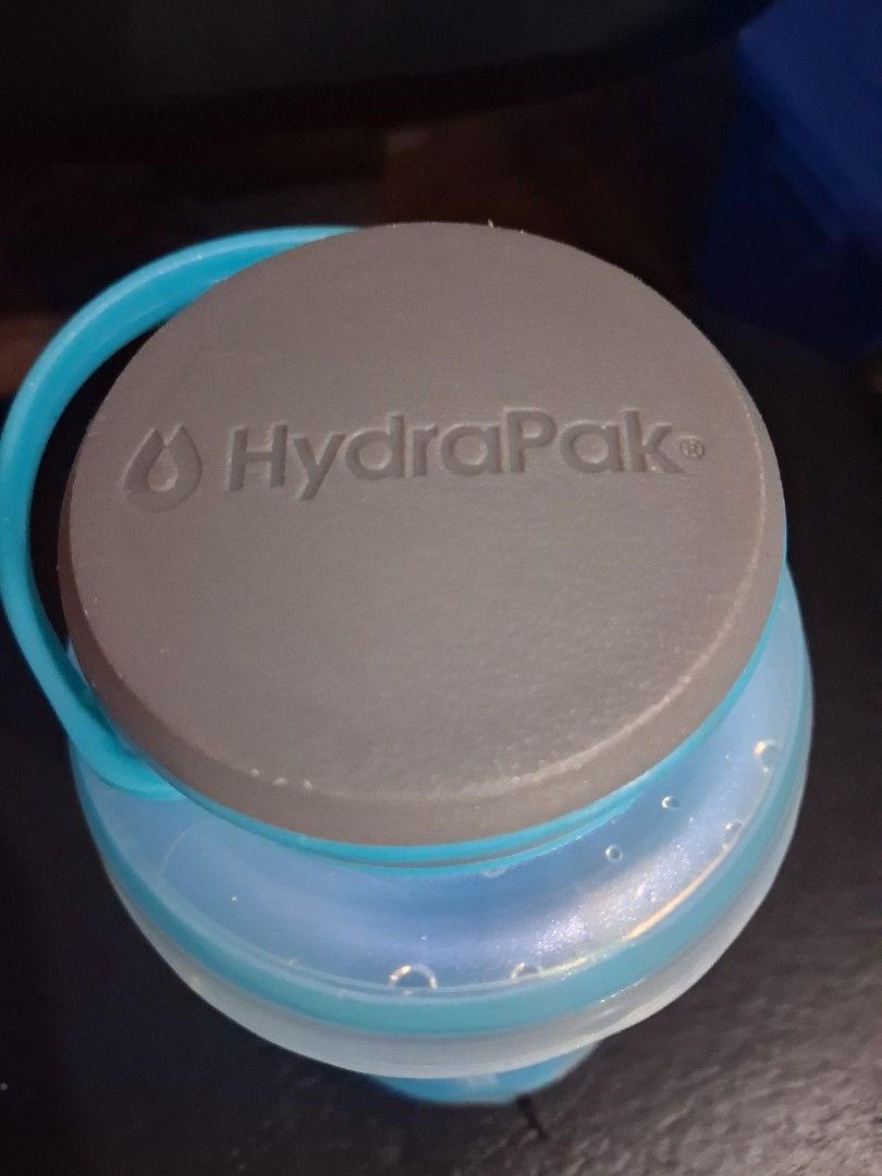 Original Hydrapak Collapsible Water Bottle 1 Liter (Category: Water Bottles & Tumblers) located in Mandaluyong City. Submitted by daddyjpanlilio24 (Listing ID 1468412541, Image 3). Description: P 500 fix price+sf Like new no issue No box Mandaluyong Shipping/Payment: Gcash/Maya Jnt payment 1st no cod Lalamove payment upon rider pick up.
