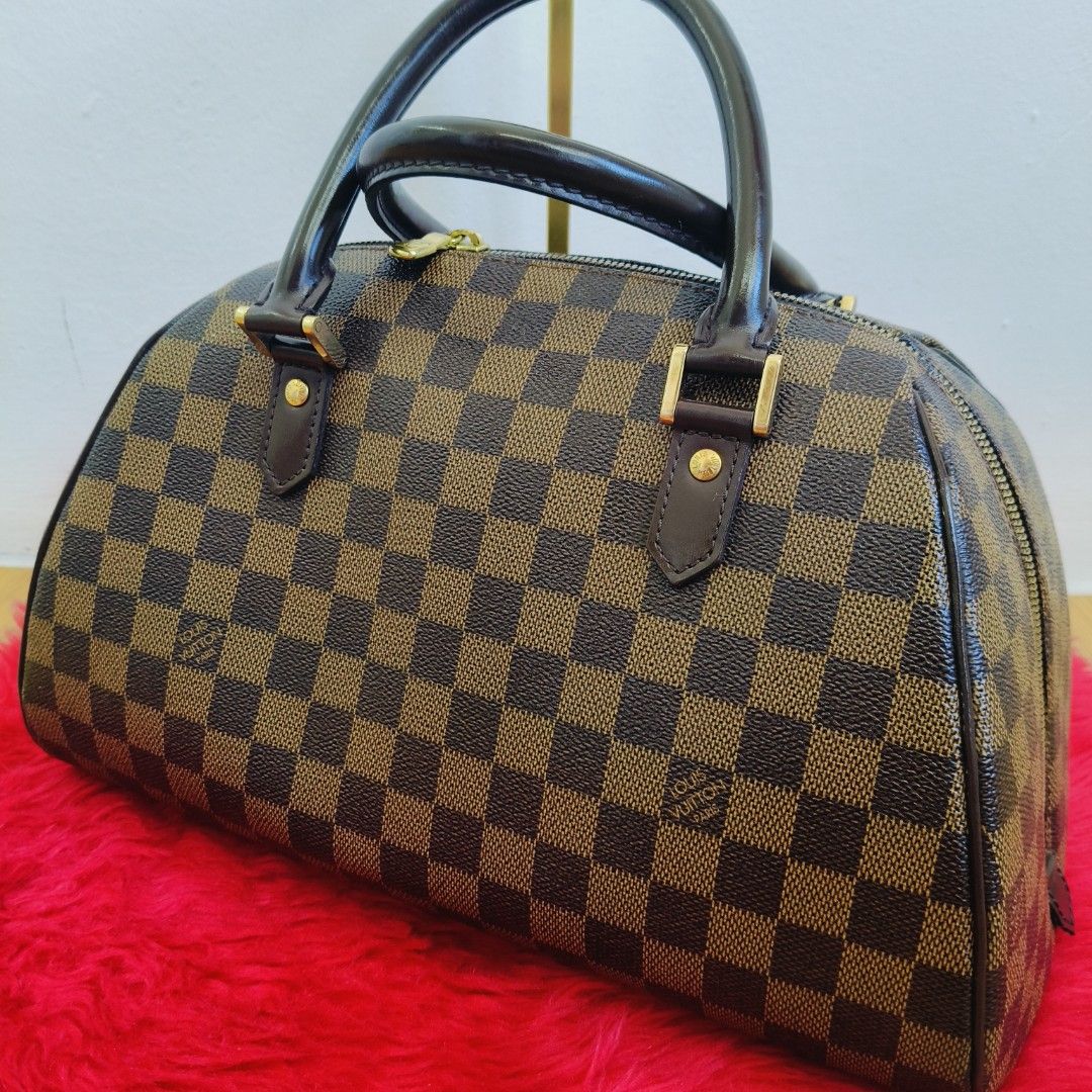 Original LV Rivera Damier PM size (Category: Shoulder Bags) located in Mexico. Submitted by indaymurayta888 (Listing ID 1468430809, Image 2). Description: 100% ORIGINAL / AUTHENTIC Money back Guarantee if proven Fake!! 💯Japan Preloved ✅Excellent Condition 🍀 Rank A-SA Rate 9.5/10 ✅ With Original Dustbag ✅Shipping Nationwide Via JNT 📌For Order and Inquirers Please Message Us Directly 📱09649977820 📌Kindly check the photos bellow upon Ordering f