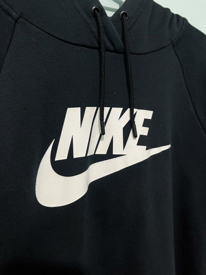 Original Nike Hoodie (Category: Hoodies) located in Lucena. Submitted by needfundsforojt (Listing ID 1468427690, Image 3). Description: (Personal Preloved) Original Nike Hoodie - Medium (Men’s Size) - Large (Women’s) - Cut Tag NO COD! Payment First 😊 MOP: Gcash/Gotyme Bank/ Landbank MOD: J&T.