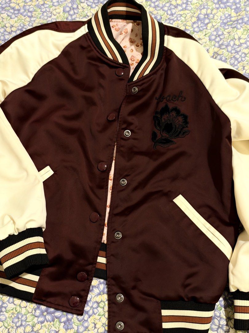 Original reversible COACH jacket (Category: Coats, Jackets and Outerwear) located in Manila. Submitted by sellyna_md (Listing ID 1468319978, Image 3). Description: Original reversible COACH JACKET ♥️ Rfs: decluttering lang po ☺️ and madami pa po ippost na item ✨🥹.