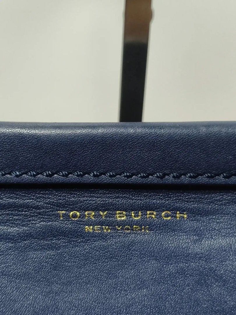 Original TORY BURCH (Category: Shoulder Bags) located in Cabuyao City. Submitted by secondhand.shop.ph (Listing ID 1468431559, Image 3). Description: Sale❗️Sale❗️Sale❗️ Original TORY BURCH small Pure genuine leather provided dustbag 📌First to pay!.