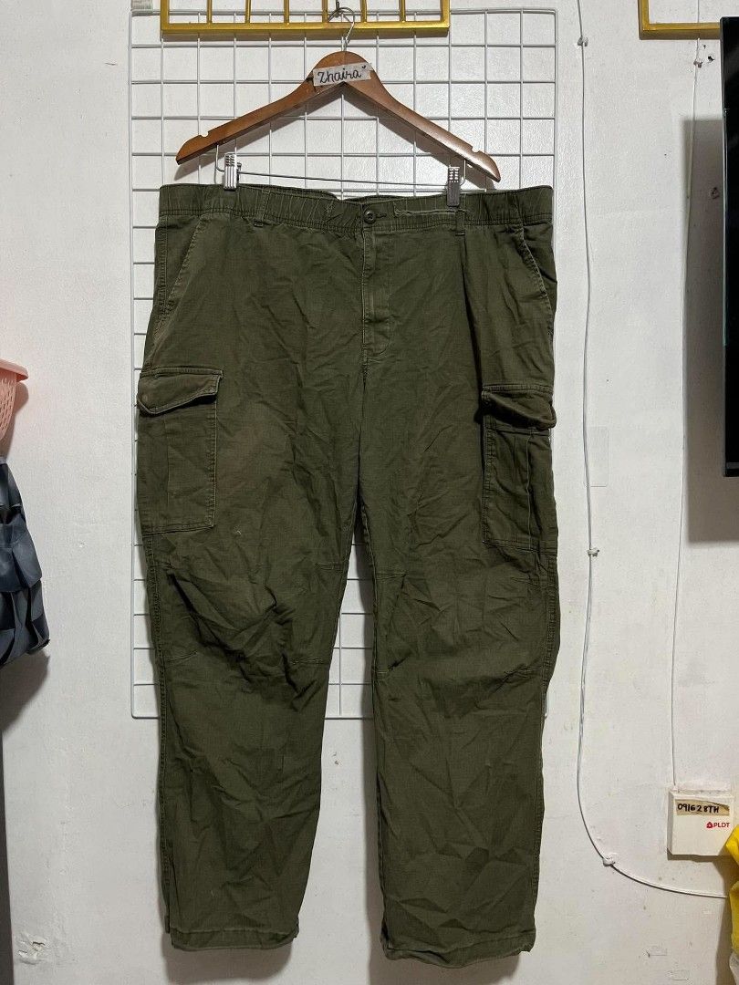 ORIGINAL USE OLIVE GREEN CARGO PANTS (Category: Jeans) located in Pagsanjan. Submitted by thriftyclothes33 (Listing ID 1468437341, Image 2). Description: 🔥 ORIGINAL USE OLIVE GREEN CARGO PANTS🪖🪖 ✨ Classic army green color 🪖🪖🪖 ✨ Comfortable garterized waistband at the back ✨ Button closure & zip fly ✨ Large side cargo pockets with flap closures ✨ Perfect for casual & outdoor outfits 🏷️ Size 2XL on tag 📏 Waist 42–46" (Garterized) • Length 4