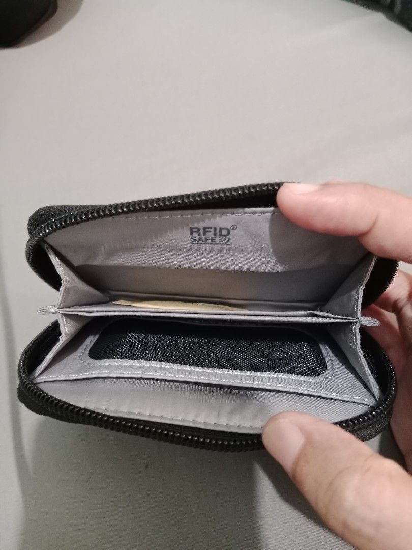 Pacsafe RFIDsafe Black Zip Wallet (Category: Wallets & Card holders) located in Cabuyao City. Submitted by jcbc0120 (Listing ID 1468327096, Image 2). Description: Original pacsafe Brandnew Never pa ginamit,tanggal nalang yung tag - Brand: Pacsafe - Color: Classic Black - Security: Built-in RFID-blocking material to protect cards - Organization: Multiple card slots and compartments - Material: Durable canvas exterior - Design: Compact zip-around s