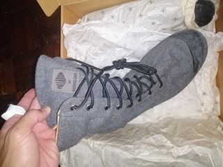 (Category: ) located in . Submitted by tareem_bundlestreetwear (Listing ID 1468334620, Image 1). Description: .