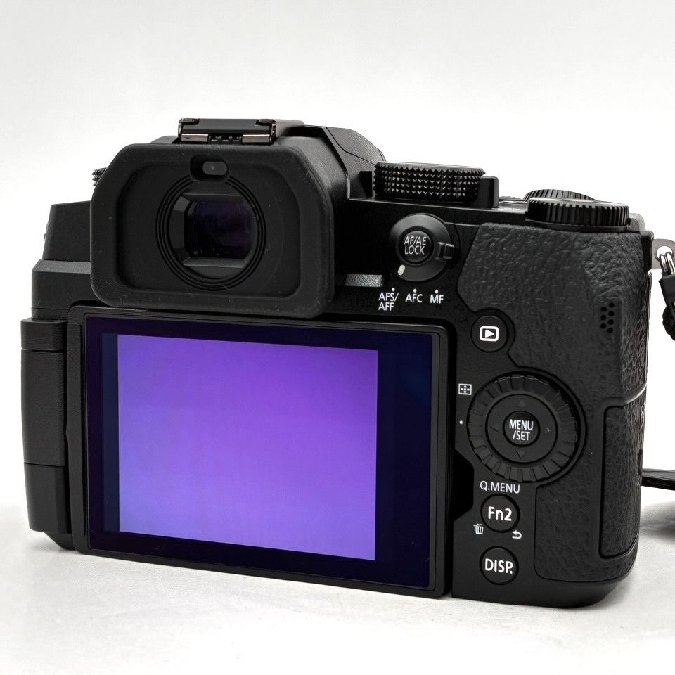 Panasonic LUMIX DC-G99D Mirrorless Camera Body (Black) – Includes Box, Tested and Working (Category: Cameras) located in Caloocan City. Submitted by letao_shopping_ph (Listing ID 1468294672, Image 2). Description: Operational Status: ■ Power-on confirmed (Sold "as-is") The device powers on. Please note that we have not performed a detailed functional check, and we do not guarantee its future performance or usability. ■ Shutter operation confirmed