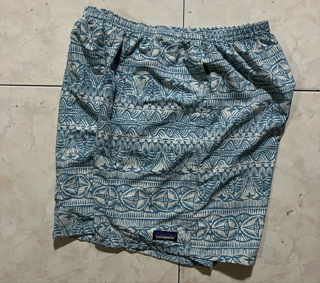 Patagonia Baggies Shorts Size M (Category: Swim Trunks & Board Shorts) located in Cagayan de Oro. Submitted by jonzda1 (Listing ID 1468324231, Image 1). Description: Patagonia Baggies Shorts Dims: 29-32 Waist x 17 Length Condition: Excellent Issue: None.