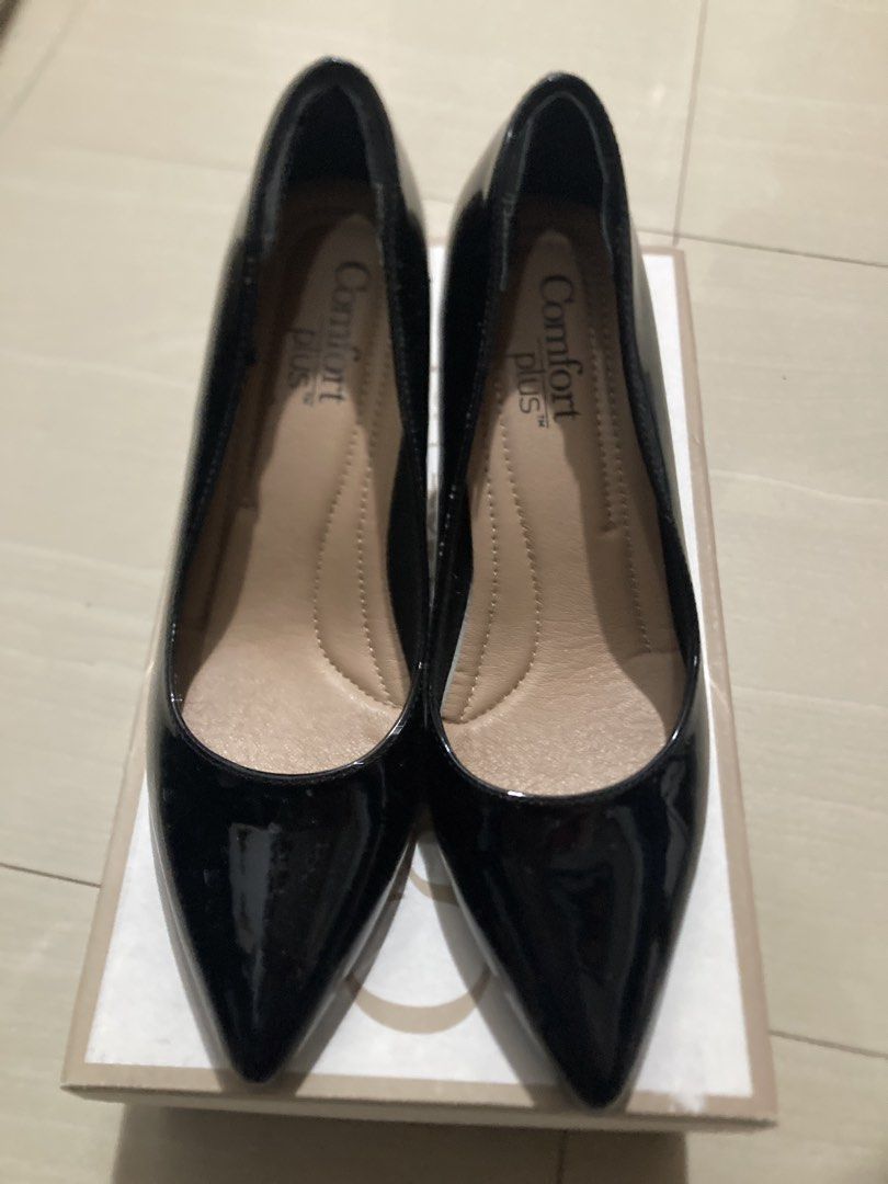 (Payless) Black Closed Heel Pointed Heels – Worn Twice Only (Category: Heels) located in Manila. Submitted by rennnnnkdp (Listing ID 1468441114, Image 1). Description: Elegant black closed heel pointed shoes, used only twice (graduation and baccalaureate mass). In excellent condition, almost like new. Condition: 9/10 (minimal signs of use) Size: 7 Original Price: 1450.