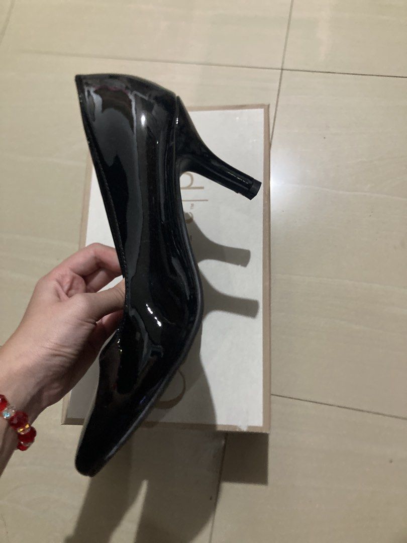(Payless) Black Closed Heel Pointed Heels – Worn Twice Only (Category: Heels) located in Manila. Submitted by rennnnnkdp (Listing ID 1468442939, Image 3). Description: Elegant black closed heel pointed shoes, used only twice (graduation and baccalaureate mass). In excellent condition, almost like new. Condition: 9/10 (minimal signs of use) Size: 7 Original Price: 1450.