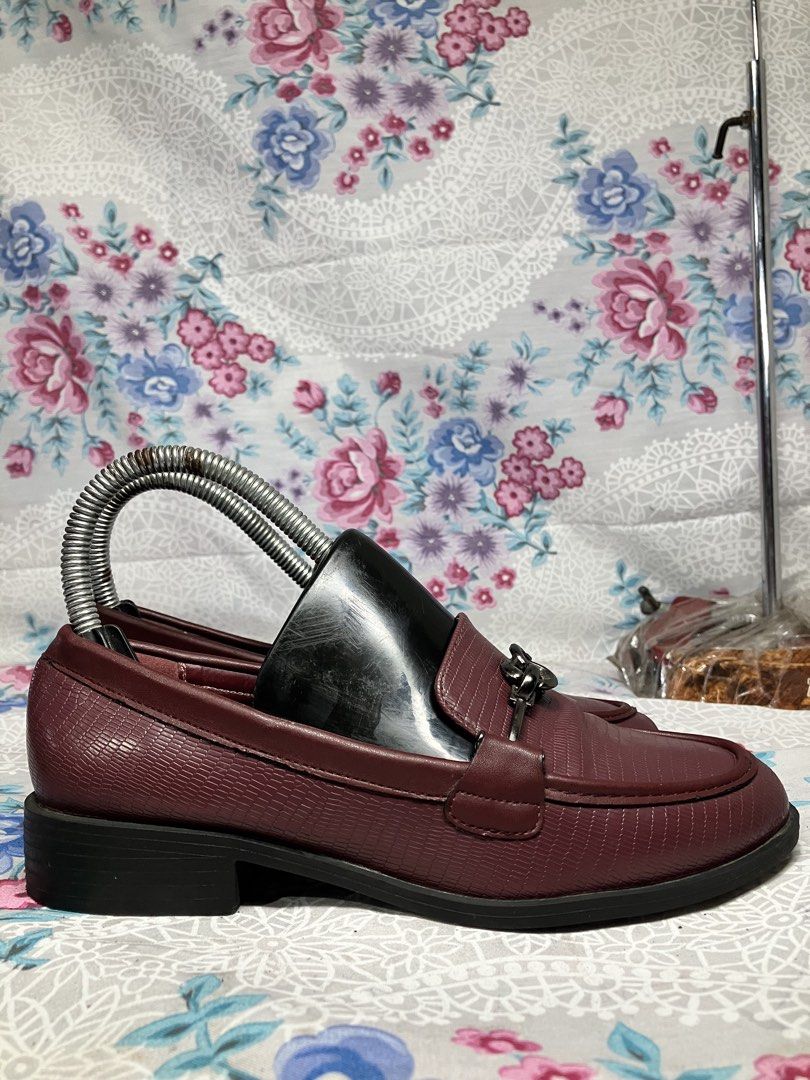 PAYLESS STEP ONE WALK WOMEN GENESIS LOAFER (Category: Flats & Sandals) located in General Mariano Alvarez. Submitted by adonid (Listing ID 1468342714, Image 1). Description: PAYLESS STEP ONE WALK WOMEN GENESIS LOAFER GOOD CONDITION NORMAL SIGN OF USAGE ONLY SIZE 6 WOMEN.