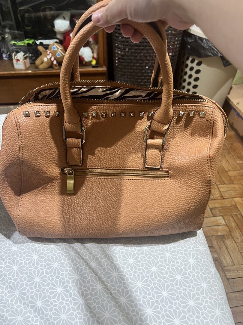 Peach Bag (Category: Cross-body Bags) located in Paranaque City. Submitted by arianem031087 (Listing ID 1468380608, Image 2). Description: Item was never been used. Flaws cost of overstock See pictures Zipper pocket outside 2 small pockets inside 1 large pocket inside 2 zipper pocket inside With strap included.