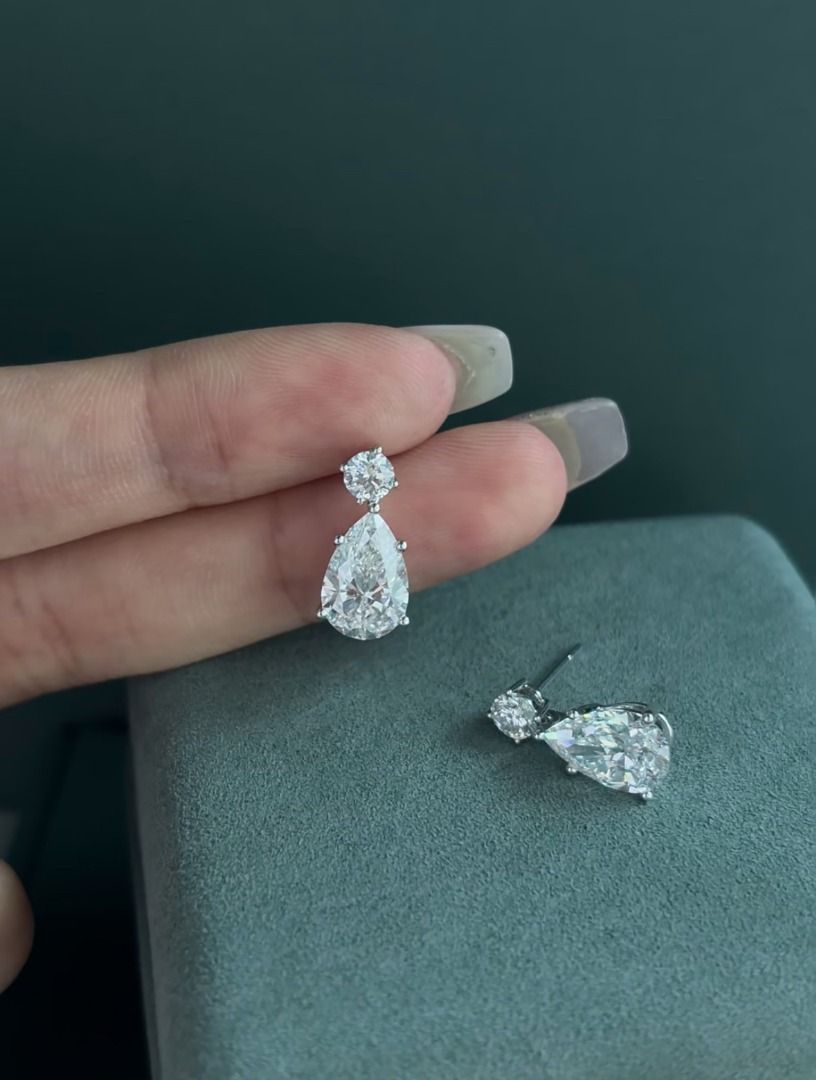 pear tear drop earrings dia moissanite dangling (Category: Earrings) located in Quezon City. Submitted by japanandsingaporeluxepreloved (Listing ID 1468319893, Image 1). Description: .
